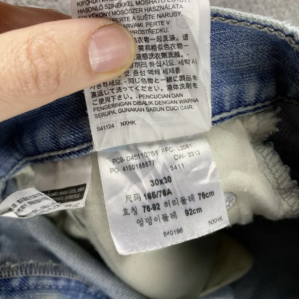Levis excellent has